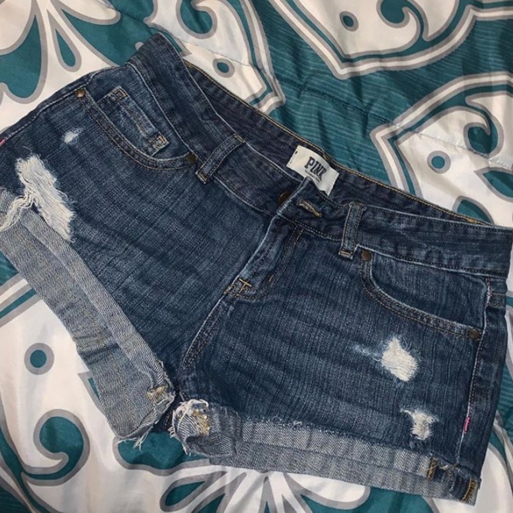 My tiny butt will not fit in size 4 anything 😂